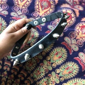 Spiked chocker necklace